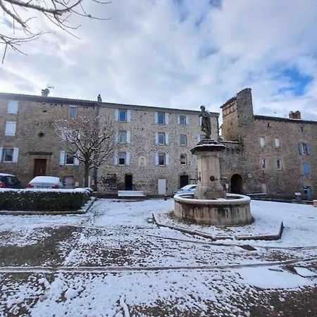 Logement Moderne Au Coeur Du Village Saint-Georges-de-Luzençon Exteriér fotografie