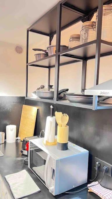 Logement Moderne Au Coeur Du Village Saint-Georges-de-Luzençon Exteriér fotografie