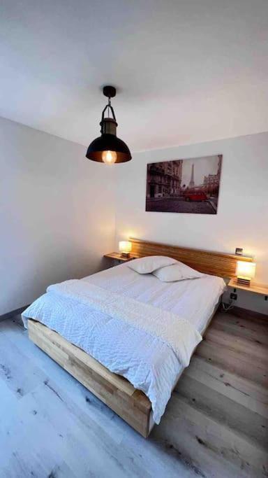 Logement Moderne Au Coeur Du Village Saint-Georges-de-Luzençon Exteriér fotografie